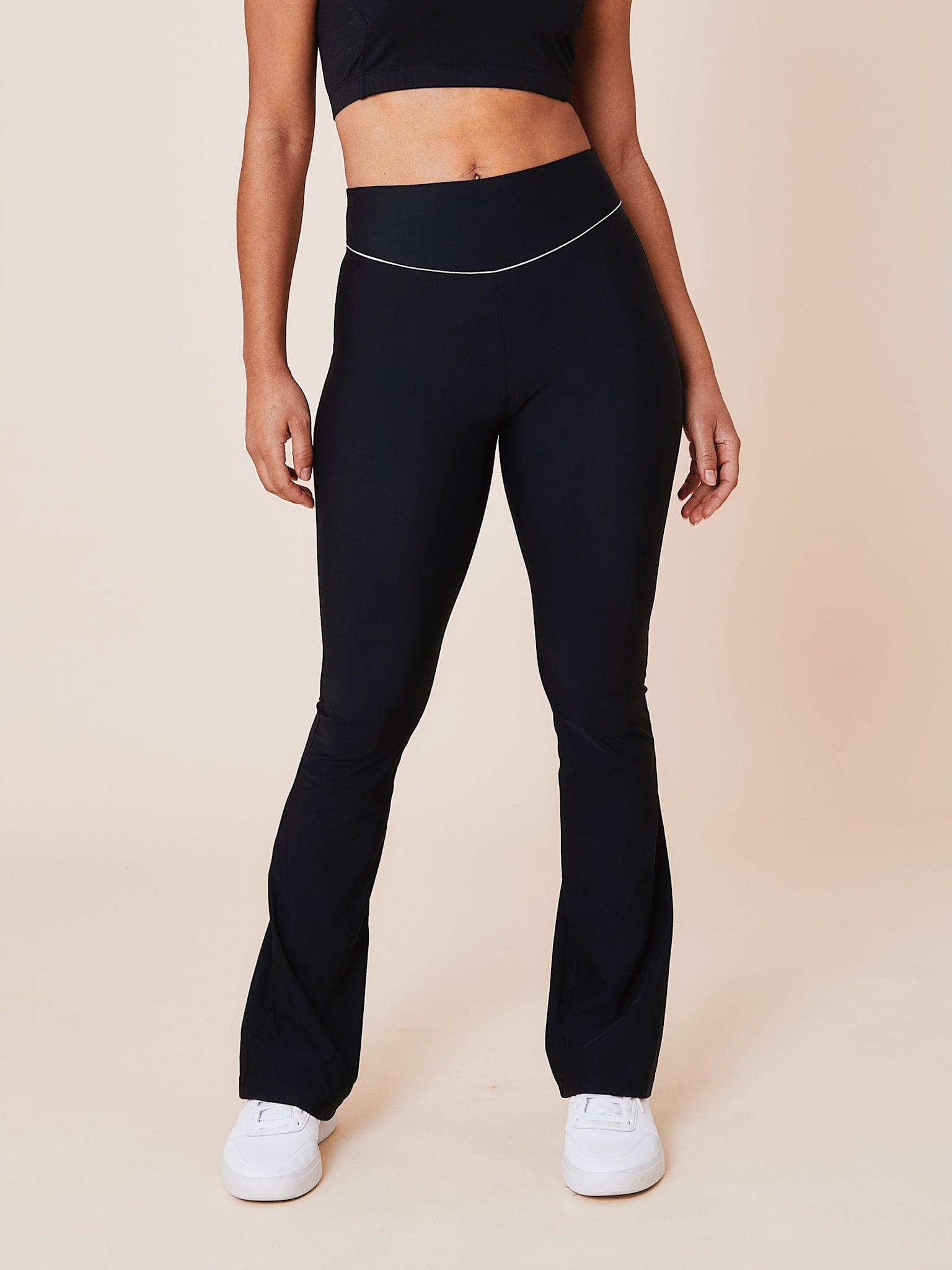 Peak high-waist flared brushed leggings - Nero